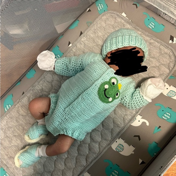 Crochet newborn outfit- frog - Picture 2 of 7